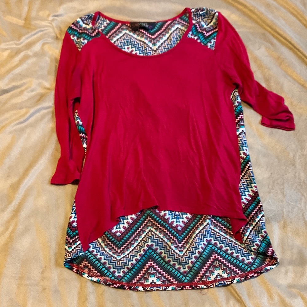 3/4 sleeve red and patterned shirt